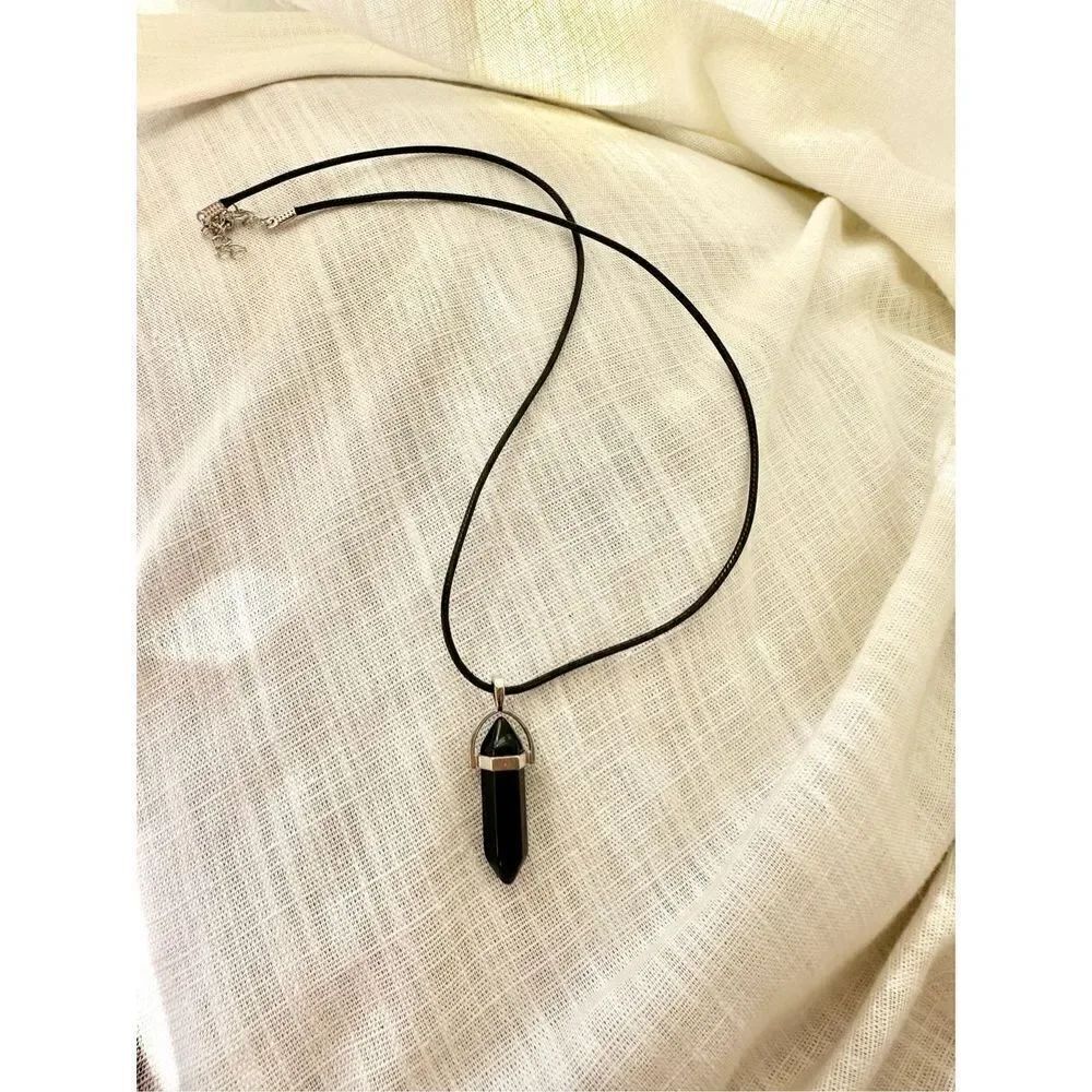 Black color stone pendant necklace